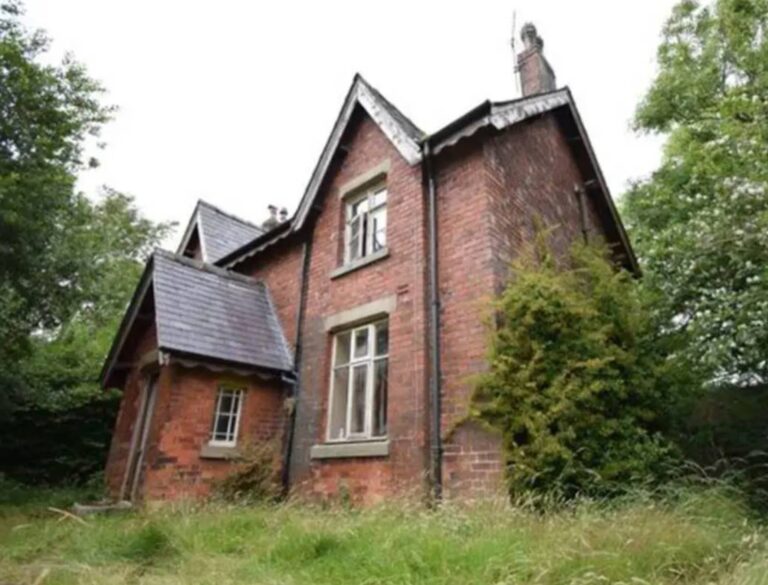 La maison est restée vide pendant plus de 70 ans, et lorsqu’elle a finalement été ouverte en France, les gens ont été stupéfaits.
