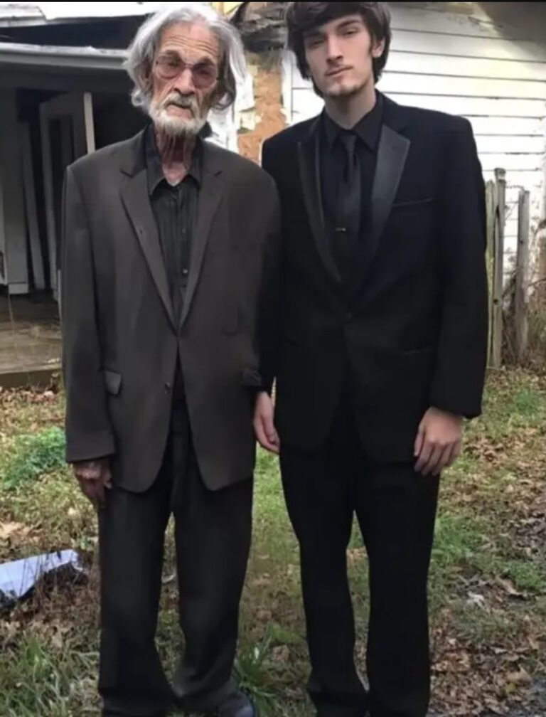 Un anciano maestro alimentó a un niño, y siete años más tarde, el niño le devolvió el gesto.