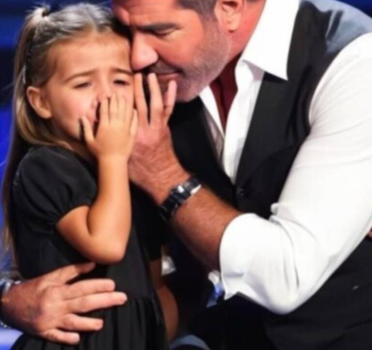 Du jamais vu : Simon Cowell, d’ordinaire imperturbable, laisse couler des larmes en écoutant une jeune fille chanter — une émotion qui soulève une vague d’enthousiasme dans tout le public