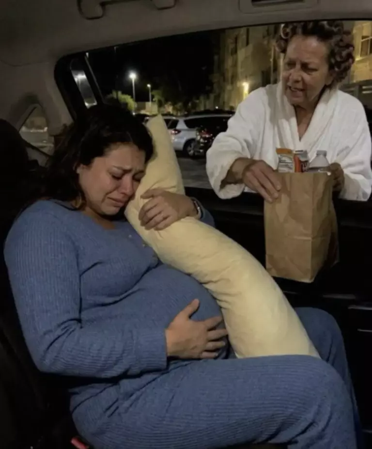 Mon mari m’a forcée à dormir chaque nuit dans notre voiture parce que ma grossesse l’empêchait de se reposer. Il n’aurait pourtant jamais imaginé que sa propre mère découvrirait la vérité… et lui donnerait une leçon qu’il n’oublierait jamais de toute sa vie.